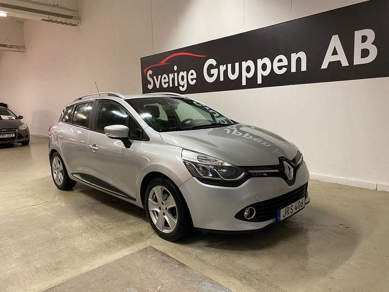 Silver Begagnad 2015 Renault Clio GrandTour Kombi | 64 900 kr (Bra pris) - Bild 1/4