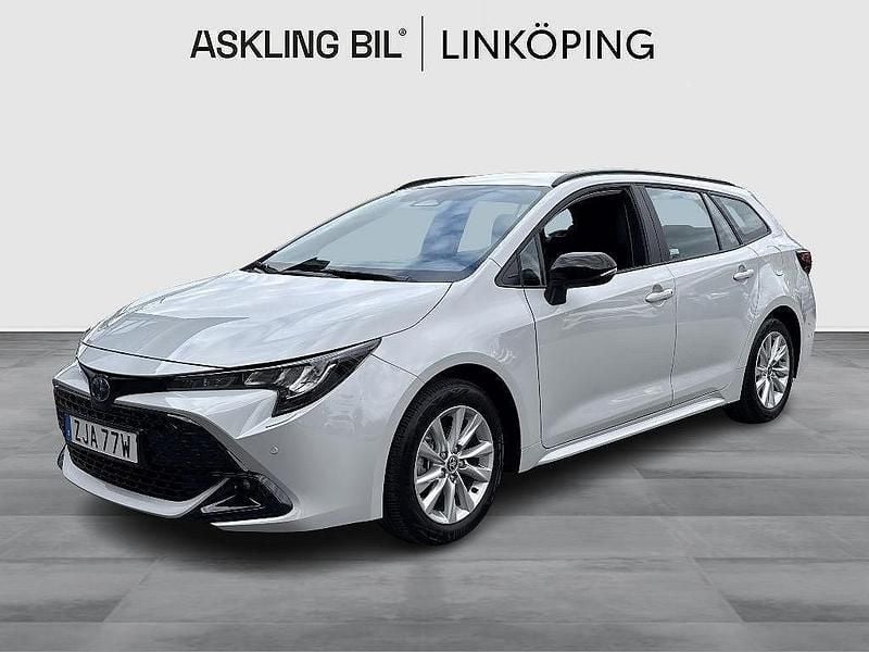 Grå Begagnad 2025 Toyota Corolla Active Kombi | 309 000 kr (Marknadspris) - Bild 1/4