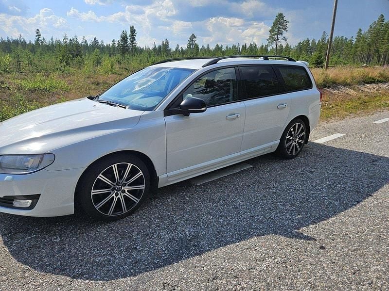 Vit Begagnad 2016 Volvo V70 Standard Kombi | 124 900 kr (Bra pris) - Bild 1/1