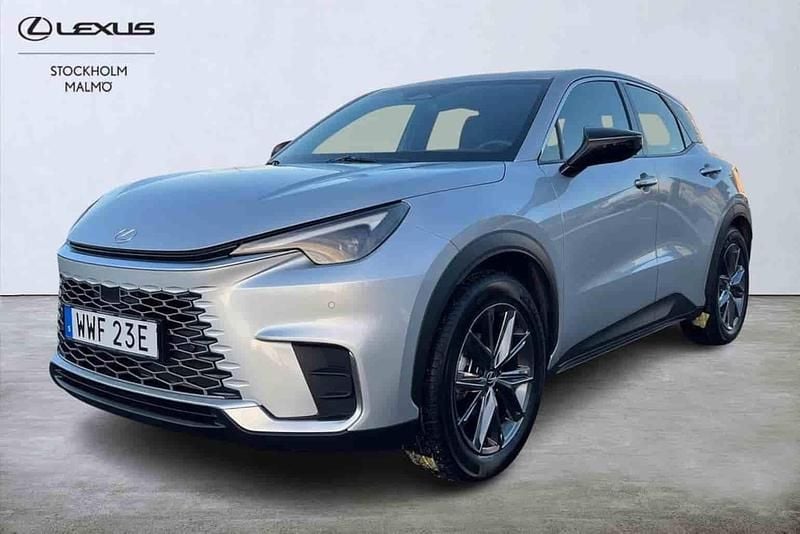 Silver Begagnad 2025 Lexus LBX SUV | 374 000 kr - Bild 1/1
