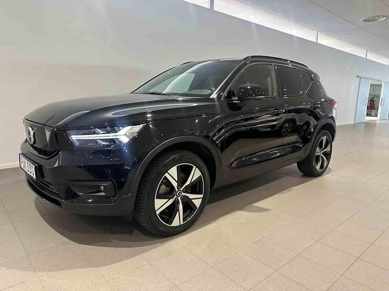 Svart Begagnad 2022 Volvo XC40 Plus SUV | 349 500 kr - Bild 1/1