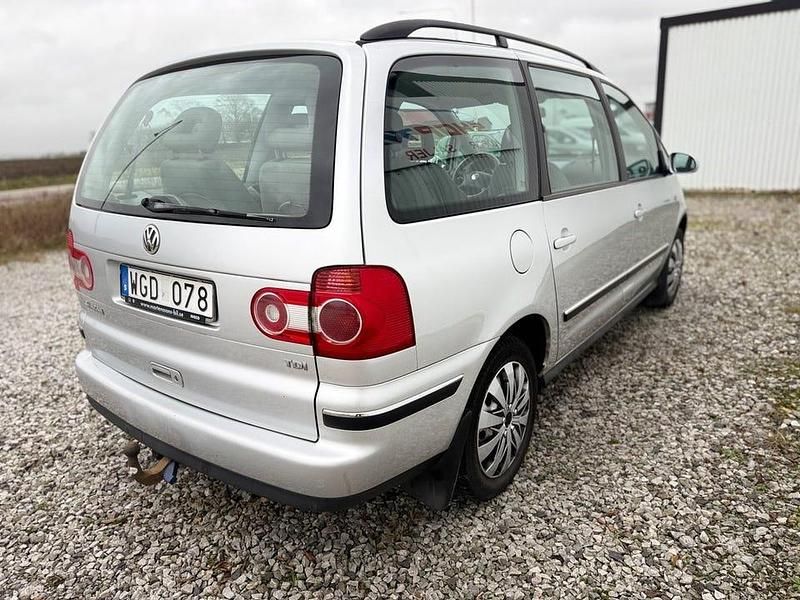 Begagnad VW Sharan Comfortline 116 HK (85 kW) 2005 Silver Minibuss