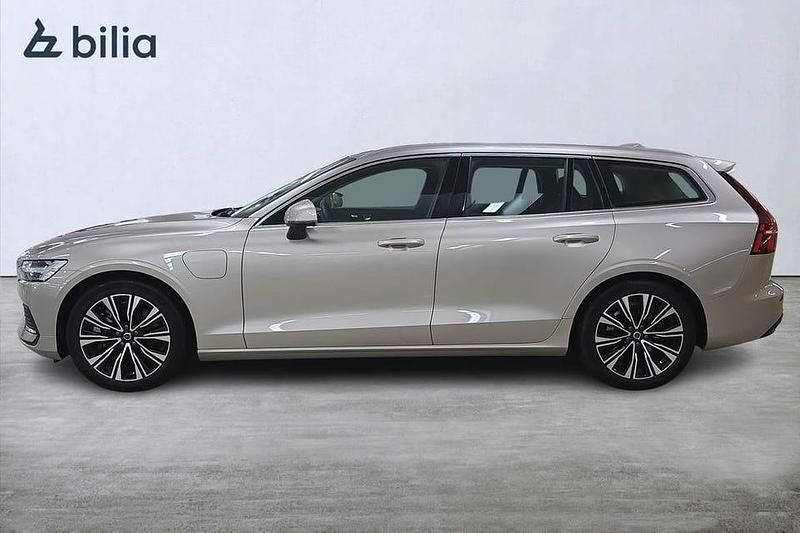 Begagnad Volvo V60 Core 355 HK (261 kW) 2024 Grå Kombi