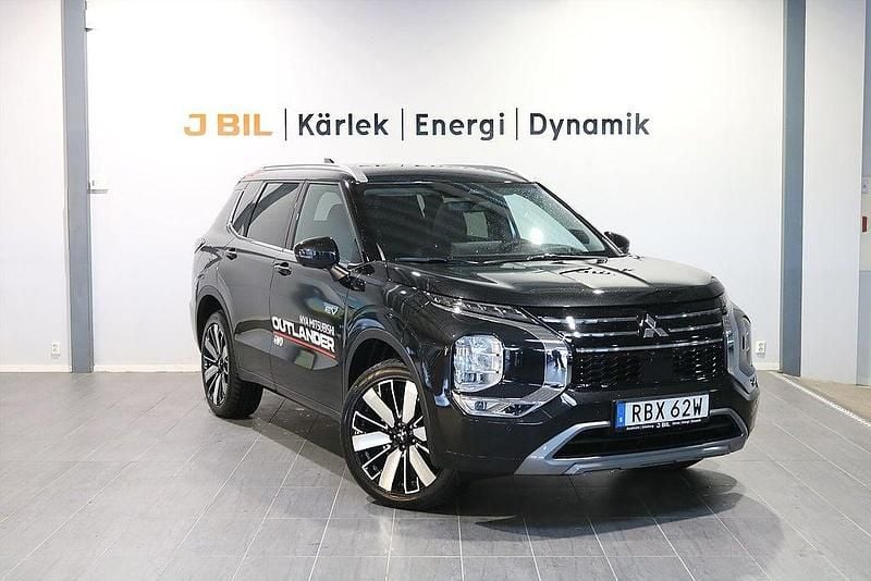 Svart Begagnad 2025 Mitsubishi Outlander P-HEV Instyle SUV | 589 900 kr (Lite dyr) - Bild 1/4