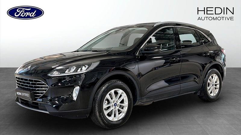 Svart (black) Begagnad 2022 Ford Kuga Titanium SUV | 269 900 kr (Marknadspris) - Bild 1/4