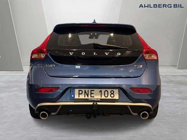 Begagnad Volvo V40 R-Design 154 HK (113 kW) 2018 Blå Halvkombi