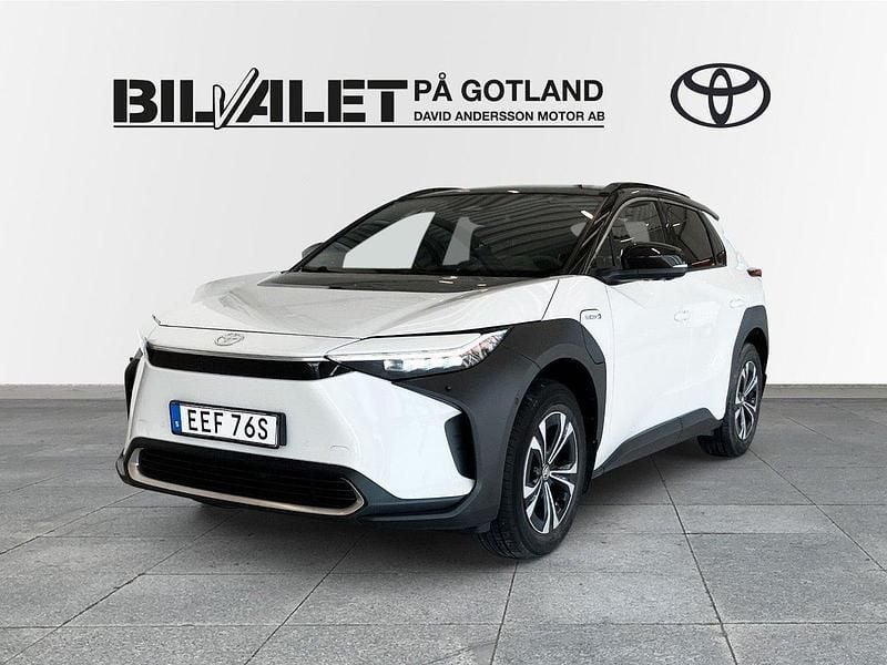 Vit Begagnad 2022 Toyota bZ4X SUV | 389 000 kr (Marknadspris) - Bild 1/4