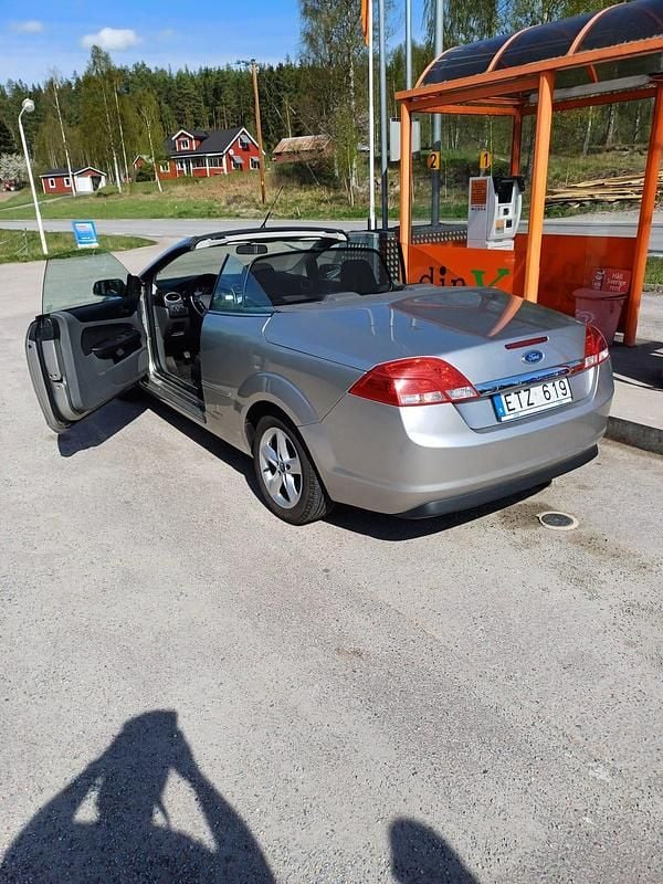 Begagnad Ford Focus 100 HK (73 kW) 2008 Luna metallic (grå/champagne metallic)