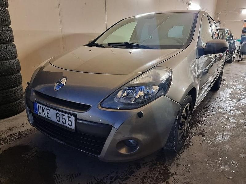Ljusbrun Begagnad 2009 Renault Clio R.S. Halvkombi | 25 900 kr (Marknadspris) - Bild 1/4