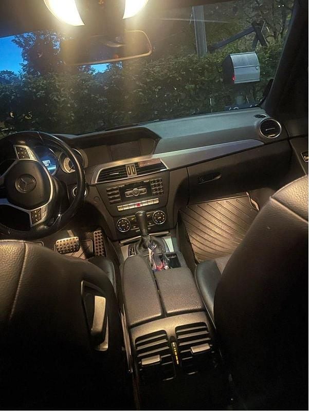 Silver Begagnad 2013 Mercedes C220 AMG Kombi | 65 000 kr (Marknadspris) - Bild 1/4