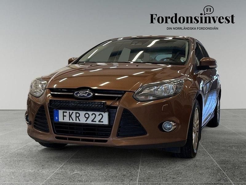 Brun Begagnad 2015 Ford Focus Titanium Kombi | 69 900 kr (Marknadspris) - Bild 1/4
