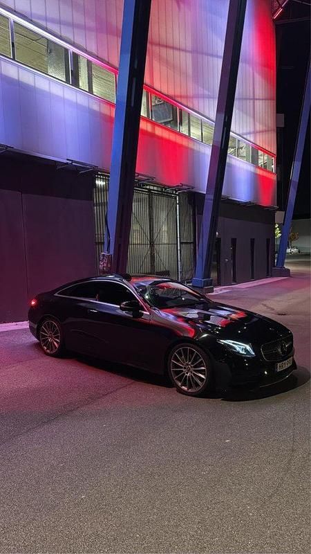 Svart Begagnad 2019 Mercedes E300 AMG line Sportkupé | 399 000 kr (Lite dyr) - Bild 1/4