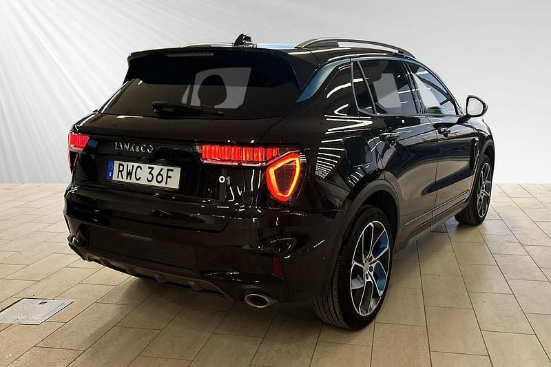 Begagnad Lynk & Co 01 264 HK (194 kW) 2022 Svart SUV