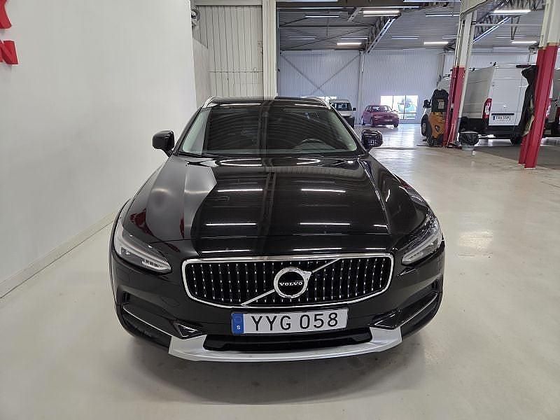 Begagnad Volvo V90 CC 190 HK (139 kW) 2017 Svart Kombi