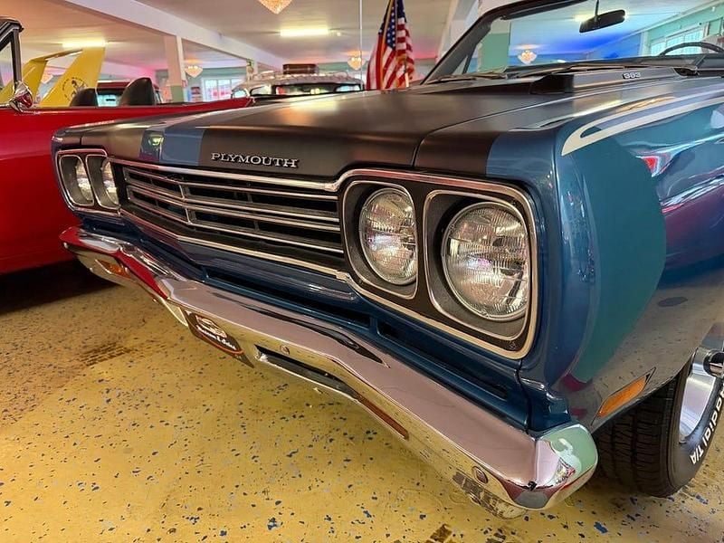 Begagnad Plymouth Road Runner 335 HK (246 kW) 1969 Blåmetallic Cab