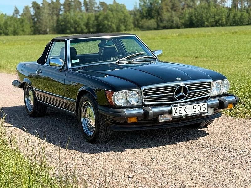 Svart Begagnad 1989 Mercedes 560 Cab | 310 000 kr - Bild 1/4