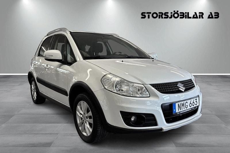 Vit Begagnad 2014 Suzuki SX4 Halvkombi | 99 000 kr (Lite dyr) - Bild 1/4