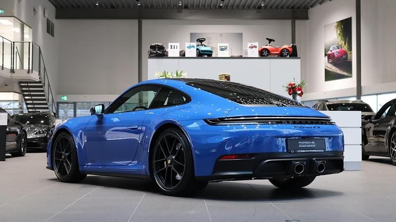 Begagnad Porsche 911 548 HK (403 kW) 2024 Blå
