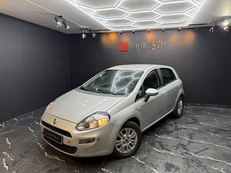 Grå Begagnad 2014 Fiat Punto Easy Halvkombi | 34 500 kr - Bild 1/4