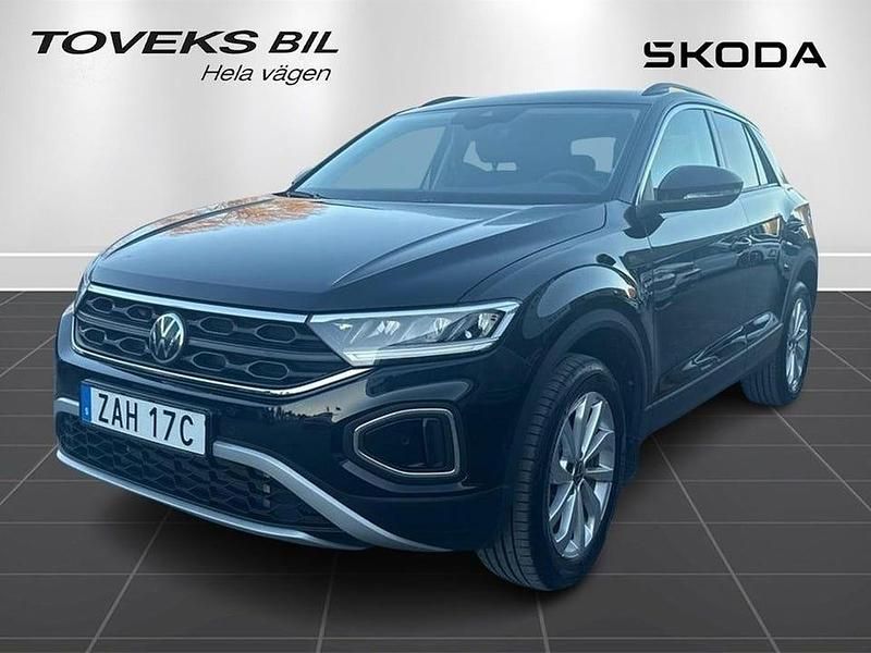 Deep black pearl Begagnad 2025 VW T-Roc Life SUV | 309 000 kr (Lite dyr) - Bild 1/4