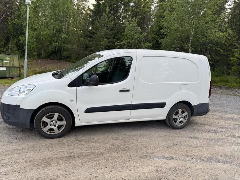 Vit Begagnad 2014 Peugeot Partner Minibuss | 60 000 kr (Marknadspris) - Bild 1/4