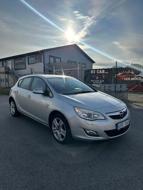 Grå Begagnad 2010 Opel Astra Enjoy Halvkombi | 39 500 kr (Bra pris) - Bild 1/4