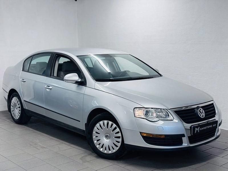 Silver Begagnad 2006 VW Passat Trendline Sedan | 44 900 kr (Marknadspris) - Bild 1/4