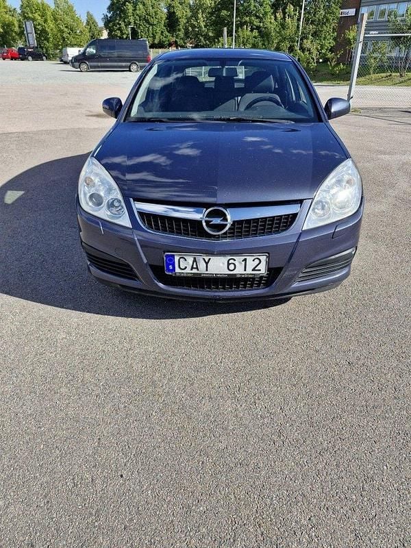 Blå Begagnad 2006 Opel Vectra GTS Halvkombi | 25 000 kr - Bild 1/4