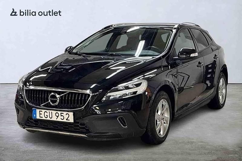 Begagnad Volvo V40 2019 Svart Halvkombi