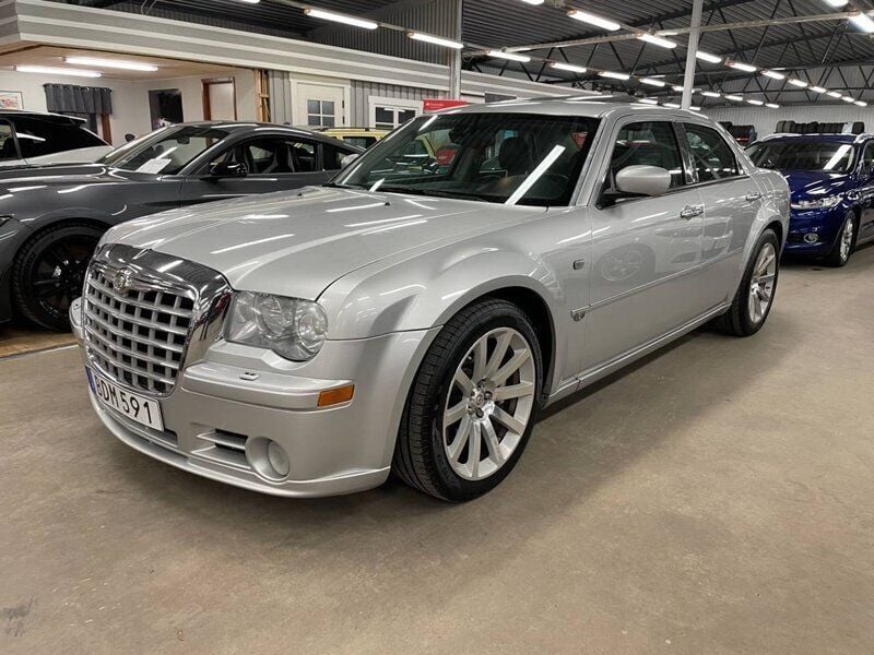 Silver Begagnad 2007 Chrysler 300C Sedan | 179 900 kr (Marknadspris) - Bild 1/4