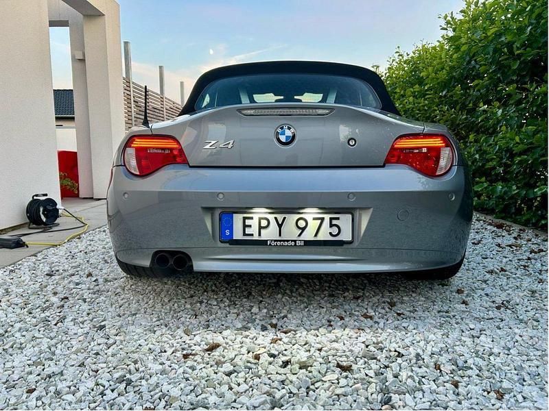 Grå Begagnad 2006 BMW Z4 M Sport Cab | 132 000 kr (Marknadspris) - Bild 1/4