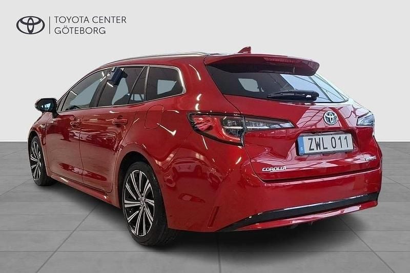 Begagnad Toyota Corolla Style 124 HK (91 kW) 2021 Röd Kombi