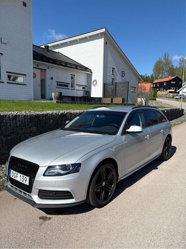 Silver Begagnad 2011 Audi A4 Kombi | 110 000 kr (Lite dyr) - Bild 1/4