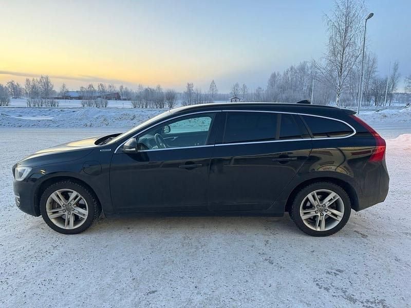 Begagnad 2017 Volvo V60 Kombi | 149 900 kr (Marknadspris) - Bild 1/4