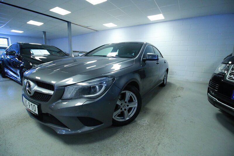 Mörkgrå Begagnad 2014 Mercedes CLA200 Sportkupé | 199 800 kr (Marknadspris) - Bild 1/4
