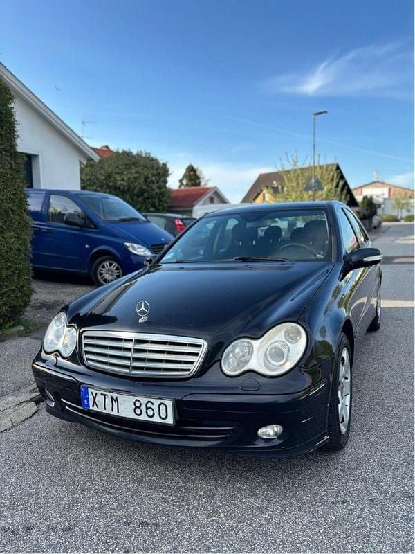 Svart Begagnad 2006 Mercedes C180 Classic Sedan | 30 000 kr (Bra pris) - Bild 1/4