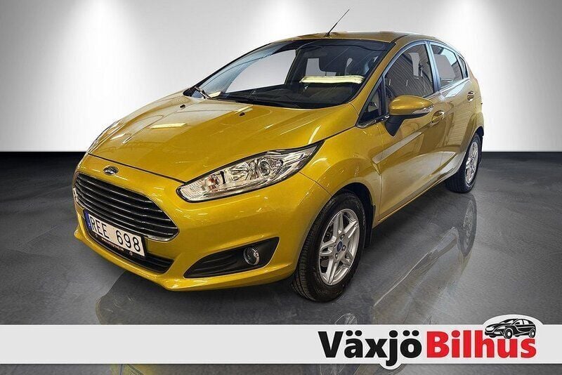Gul Begagnad 2012 Ford Fiesta Titanium Halvkombi | 74 900 kr (Marknadspris) - Bild 1/4
