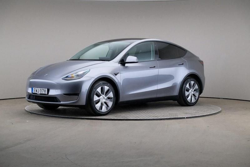 Grå Begagnad 2023 Tesla Model Y Long Range AWD SUV | 429 000 kr (Marknadspris) - Bild 1/4