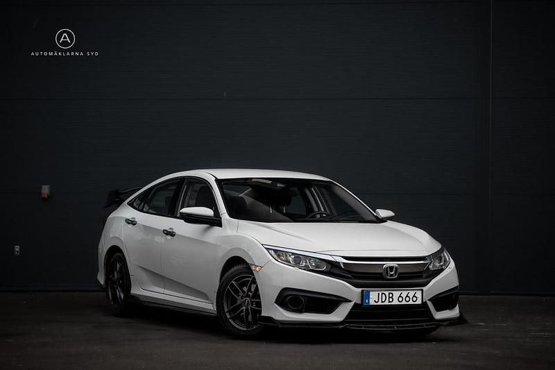 Begagnad Honda Civic Comfort 182 HK (133 kW) 2017 Vit Sedan