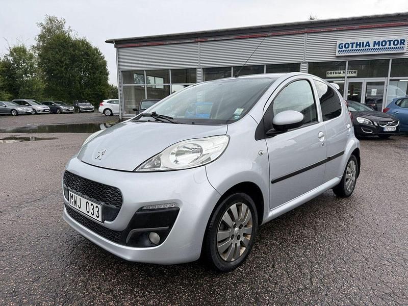 Grå Begagnad 2012 Peugeot 107 Halvkombi | 29 900 kr (Bra pris) - Bild 1/4