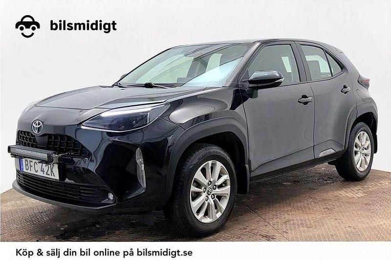 Svart Begagnad 2022 Toyota Yaris Hybrid | 199 800 kr (Marknadspris) - Bild 1/3