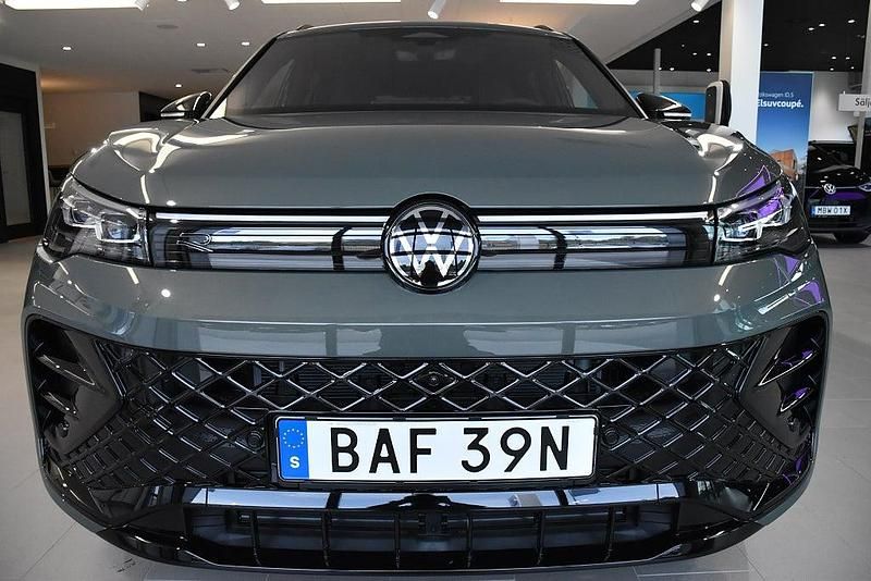 Begagnad VW Tiguan Style 194 HK (142 kW) 2024 Grön SUV