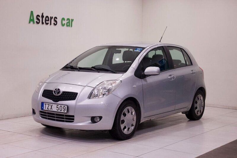 Silver Begagnad 2006 Toyota Yaris Halvkombi | 29 000 kr (Bra pris) - Bild 1/4