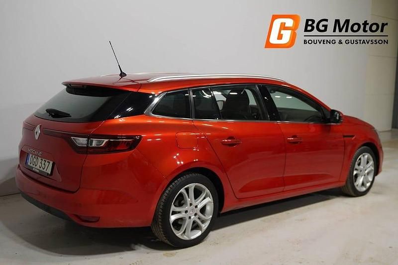 Begagnad Renault Mégane IV 132 HK (97 kW) 2017 Röd Kombi