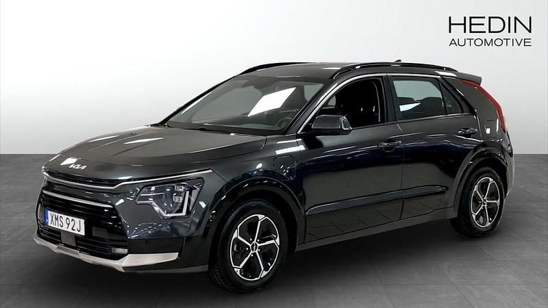 Grå (grey) Begagnad 2022 Kia Niro SUV | 269 900 kr (Superpris) - Bild 1/4