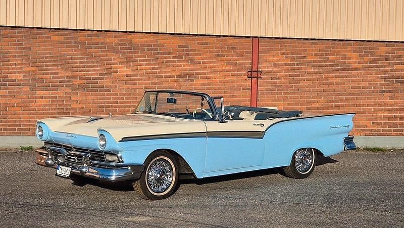 Flerfärgad Begagnad 1957 Ford Fairlane Cab | 349 000 kr - Bild 1/4