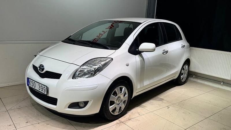 Begagnad Toyota Yaris 101 HK (74 kW) 2010 Vit Halvkombi