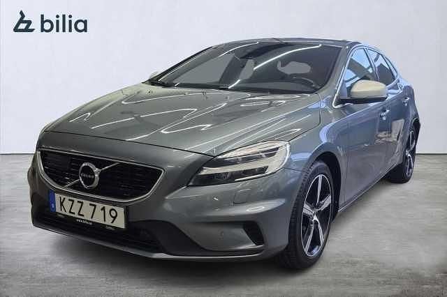 Grå Begagnad 2018 Volvo V40 R-Design Halvkombi | 219 000 kr (Marknadspris) - Bild 1/3