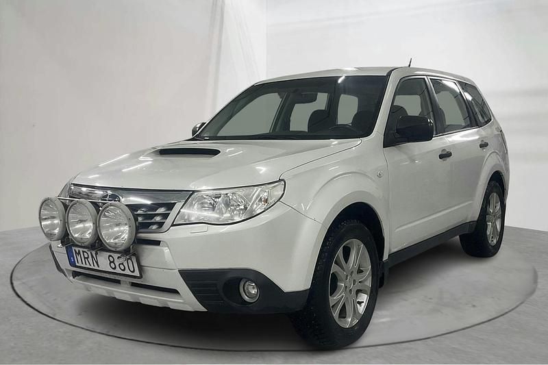 Vit Begagnad 2011 Subaru Forester SUV | 65 000 kr (Marknadspris) - Bild 1/4