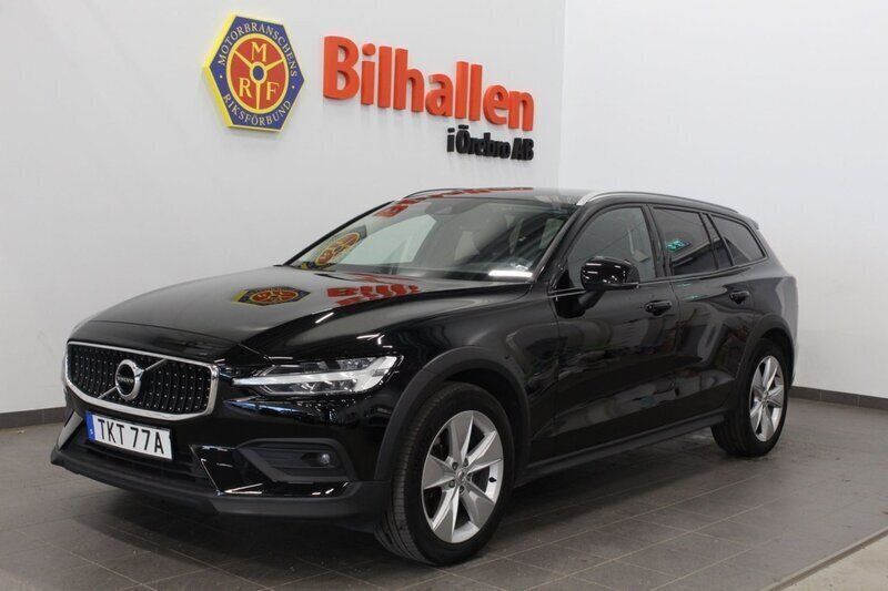 Svart Begagnad 2021 Volvo V60 CC Momentum Kombi | 279 900 kr (Marknadspris) - Bild 1/4